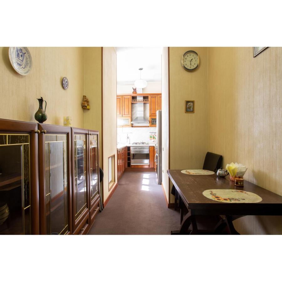 Cozy Apartment On Nezalezhnosti Avenue Charkiv Esterno foto
