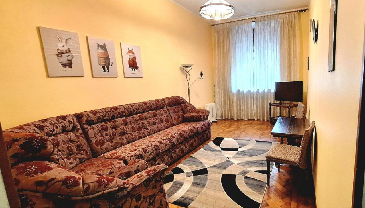 Cozy Apartment On Nezalezhnosti Avenue Charkiv Esterno foto